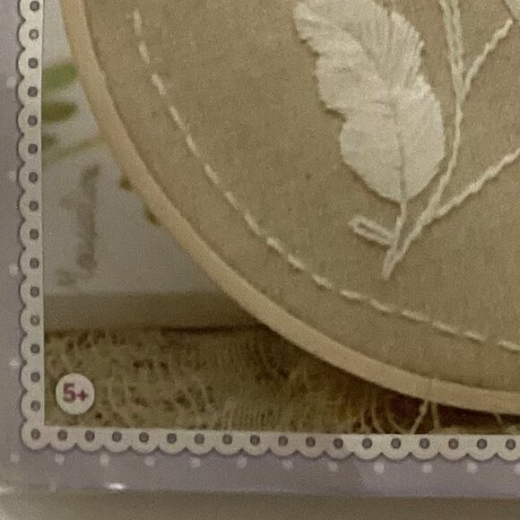 NIB Castle Craft Flower Embroidery Floral Kit Crafts Crafting - Picture 4 of 5